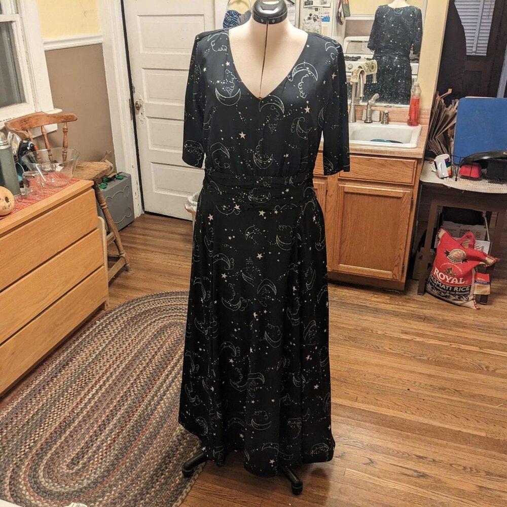 night sky print pleated empire crepe maxi dress